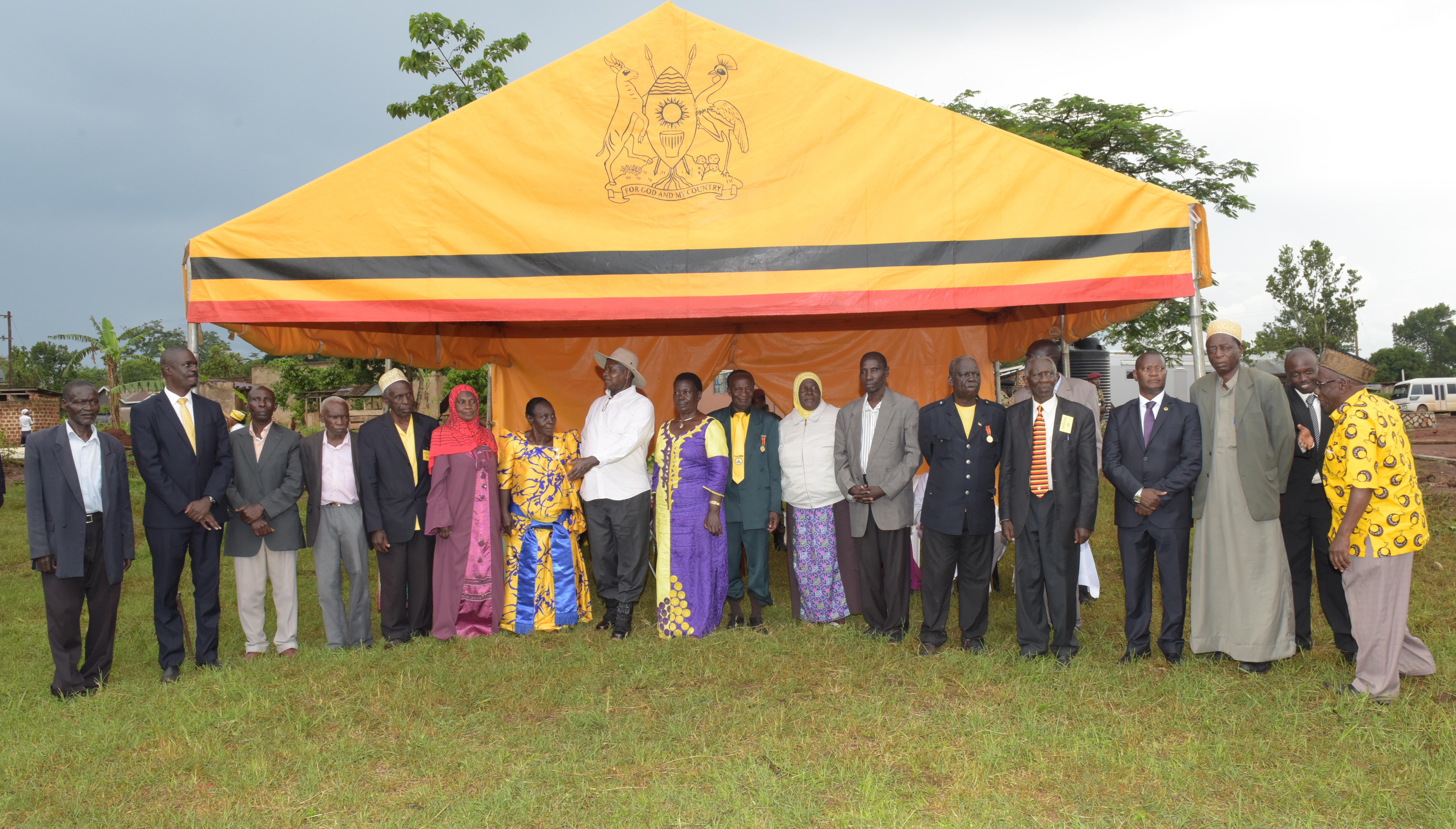 President Museveni poses for a group photo with freedom fighters in Masulita