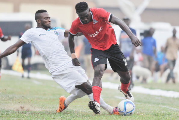 Ssekisambu (R) gets the better of Enyimba defender Ojo Oluna during a CAF engagement