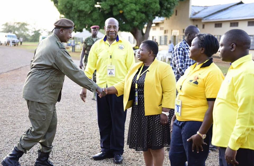 President Museveni greets NRM top brass at the recently-concluded retreat in Kyankwanzi.