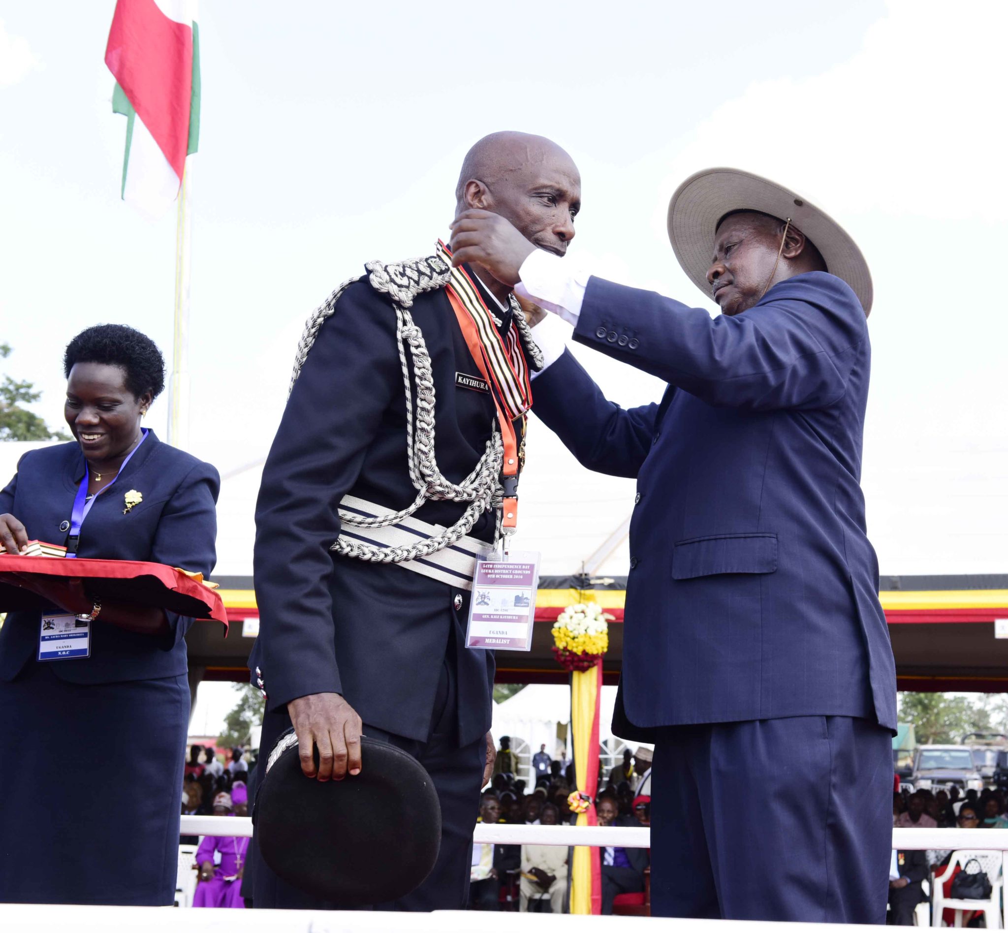 Preisent Yoweri Museveni decorates the Inspector General of Police General Kale Kayihura