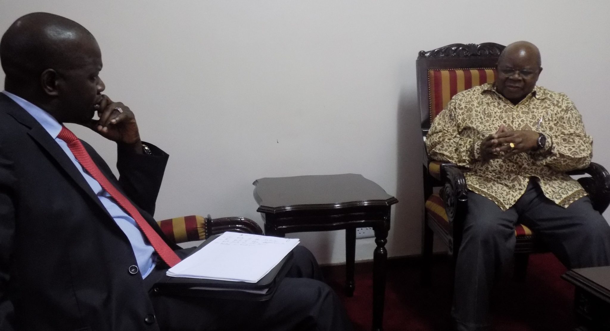 Former Tanzania President Benjamin Mkapa meets with EALA Speaker Dan Fred Kidega.