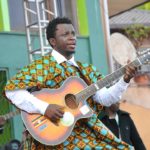 Giovanni Kiyingi perfoming