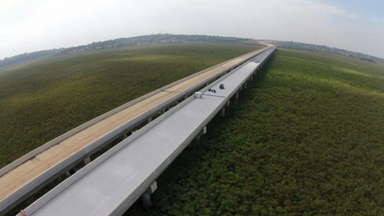 Museveni commissions Kampala-Entebbe expressway