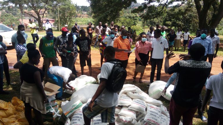 OPM and UNSA give out relief food to Kyambogo starving students