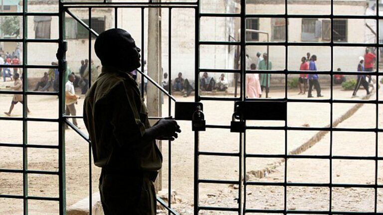 More than 1,800 prisoners escape in Nigeria