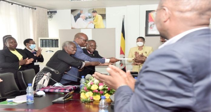 Speaker Among receive petition on pallaitive care RESIZED