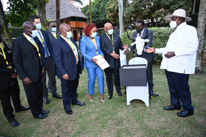 Museveni interacts with MTN MTN Group Chief Jonas Mcebisi, f MTN Uganda Chairman Charles Mbire, MTN Uganda Chief Executive Ms. Sylivia Mulinge.